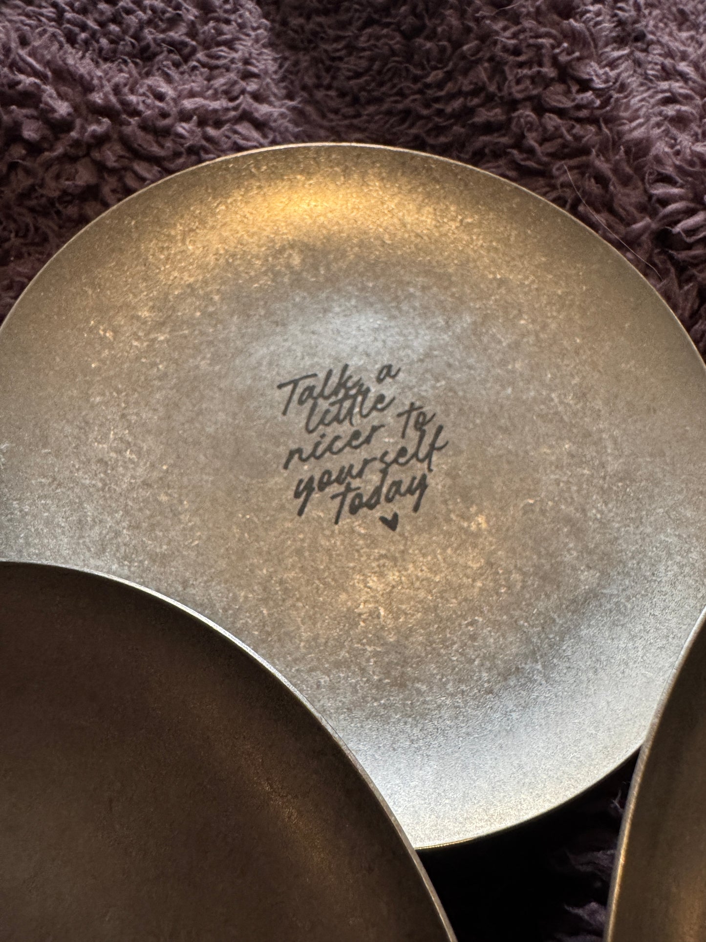 Thoughtful metal trinket tray