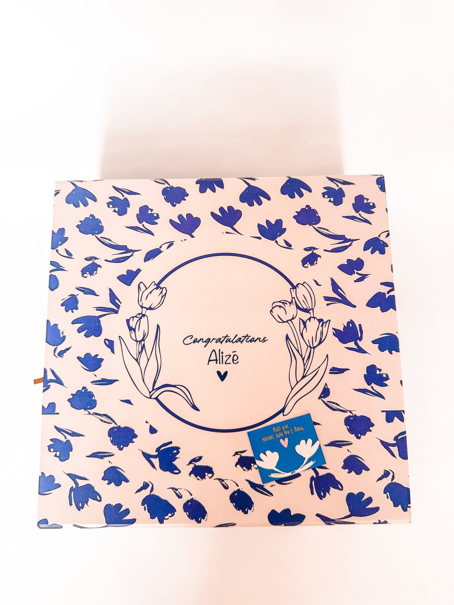 Congratulations! box with 3 elements