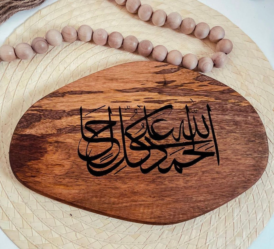 Dua board with engraving